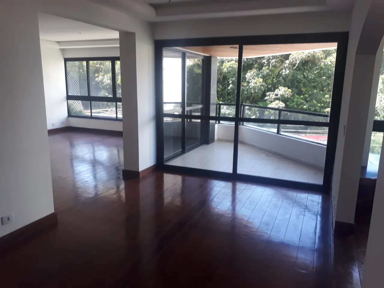 APARTAMENTO NASCENTE 211m² 4 QUARTOS 2 SUÍTES VARANDA 3 GARAGENS INFRA VENDE ITAIGARA