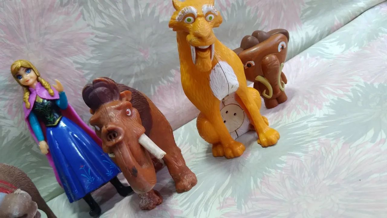 Personagens Frozen e Era do Gelo - Brinquedos - Foto 2