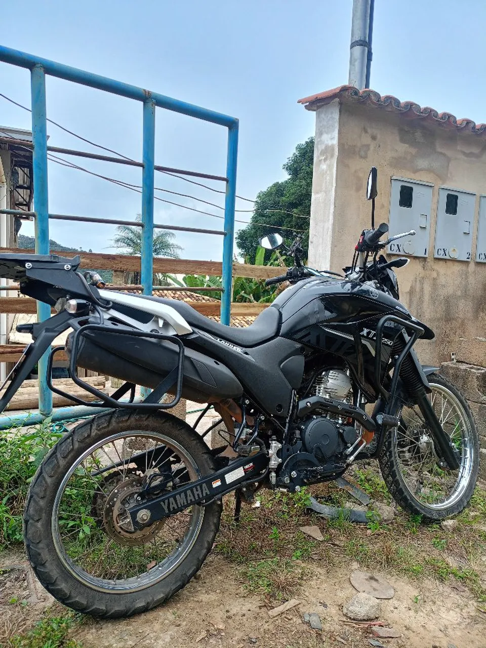 Vendo Lander ABS baixo km