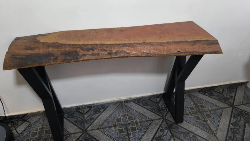 Aparador Sala - Madeira Maciça e Bordas Orgânicas - 152x38- Pés de Ferro 30x75 - Foto 3