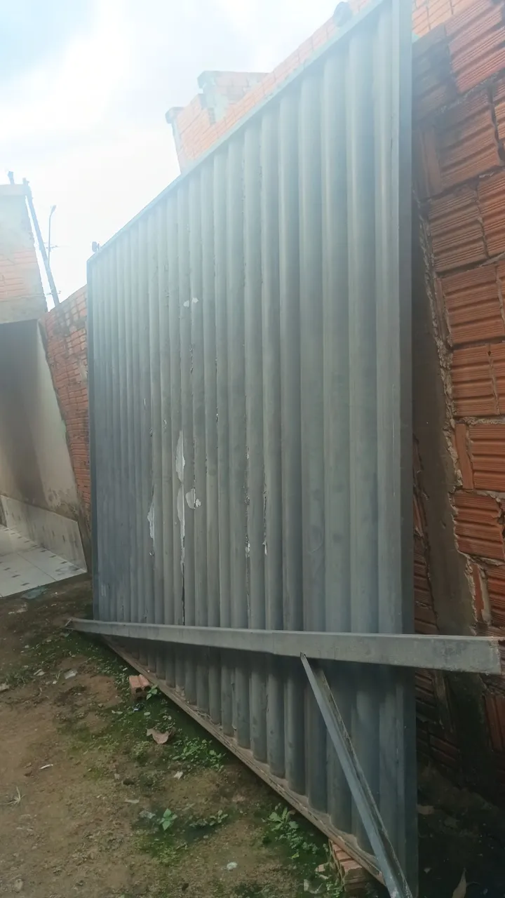 Portão de Chapa de Aço Reforçado