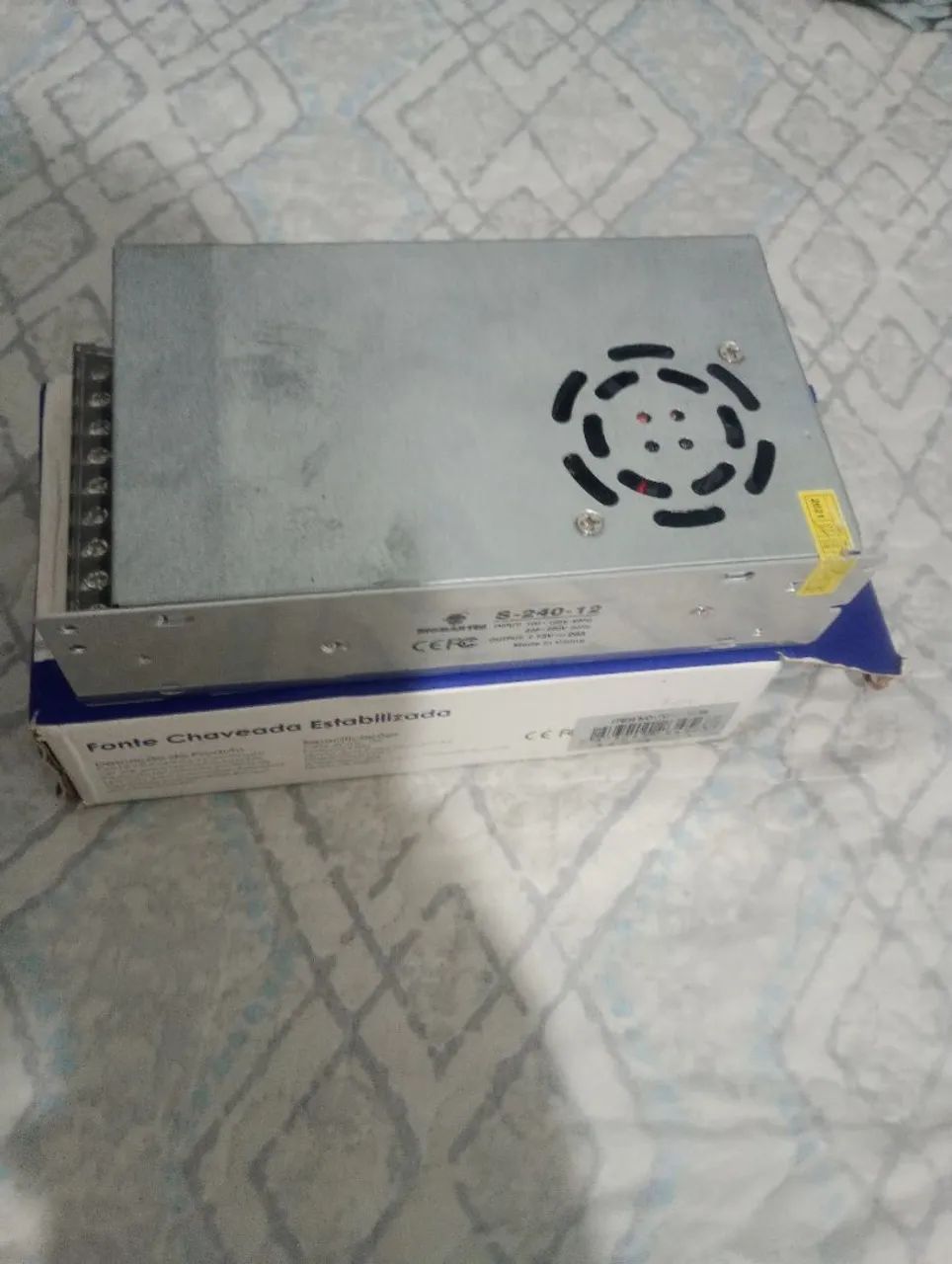 Vendo fonte chaveada 12 volts de 20 amperes nova na caixa  - Foto 5