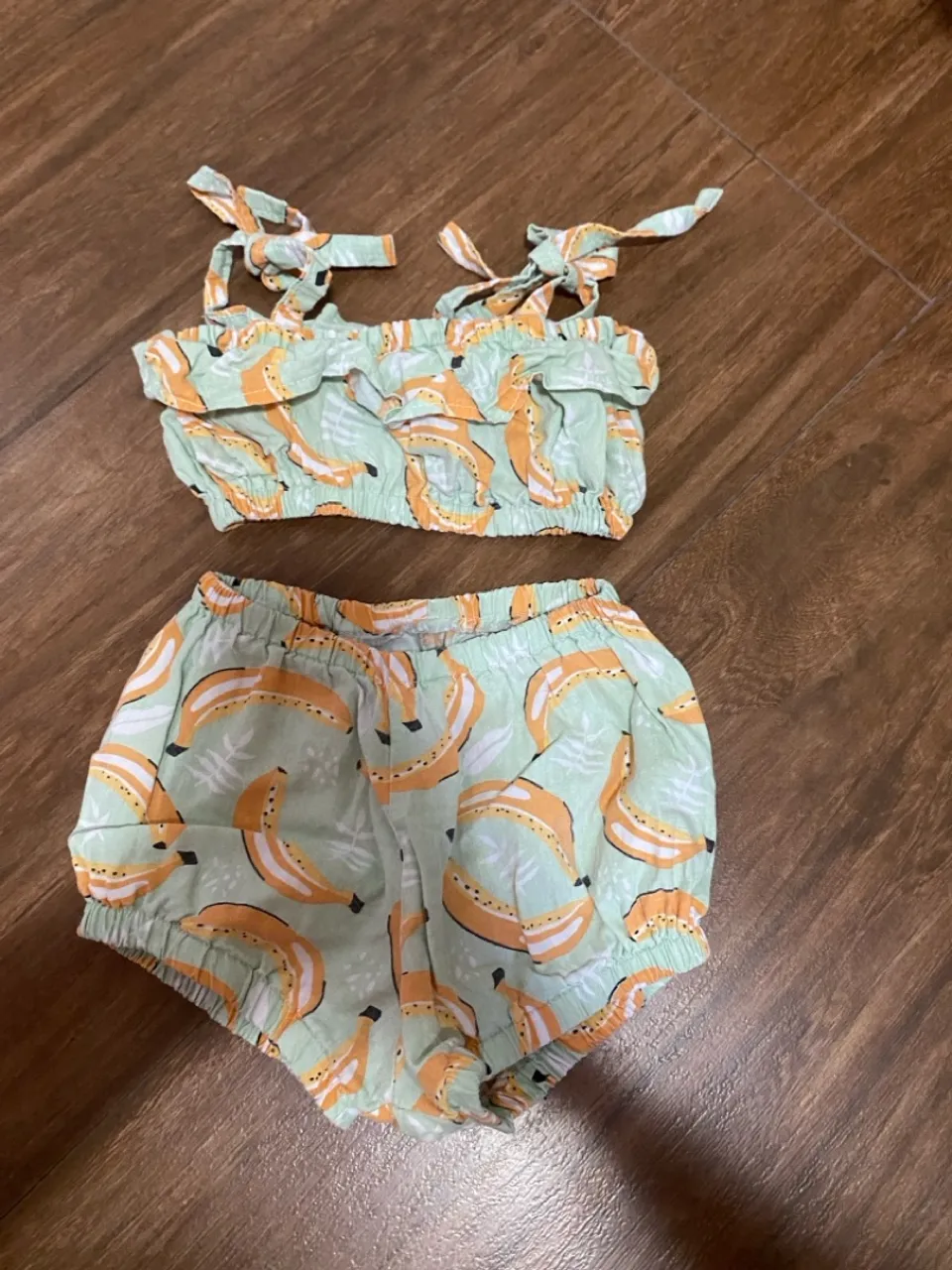 Conjunto infantil estampado de bananas