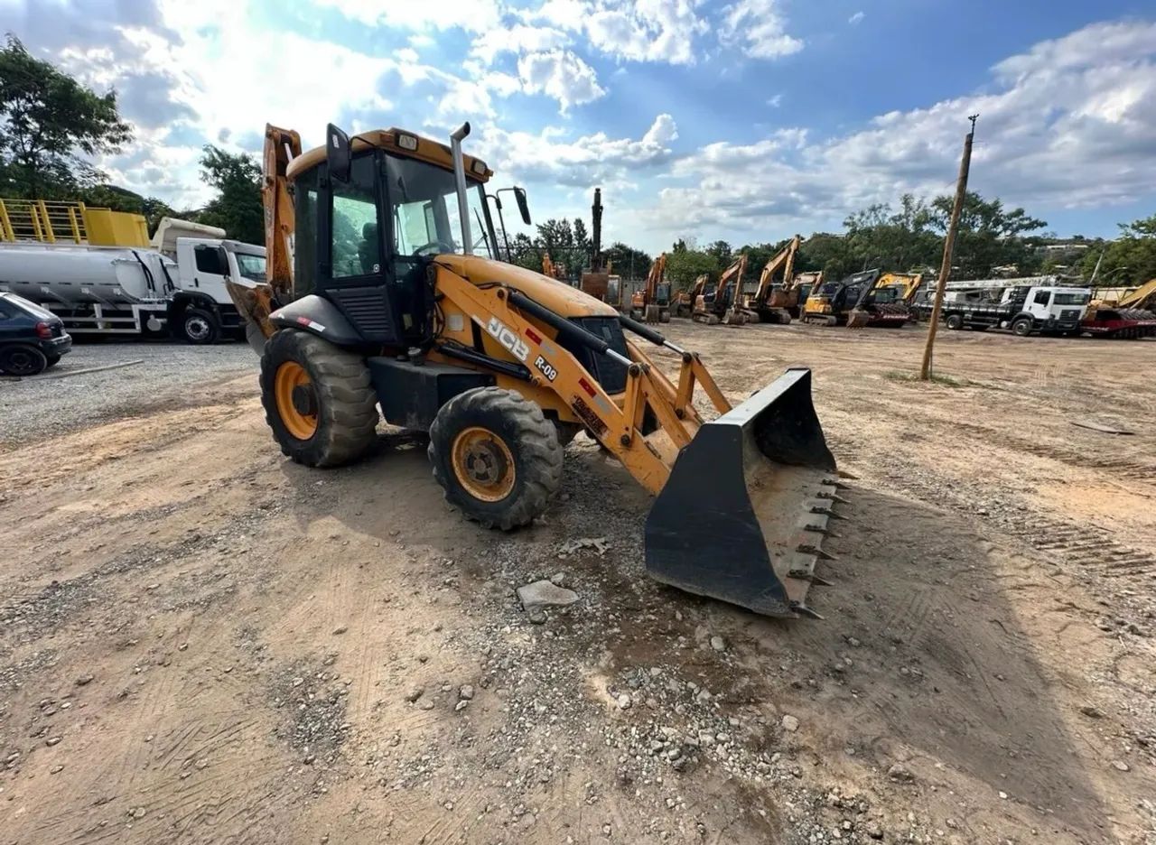 Retroescavadeira JCB ano 2011 ( Parcelo )