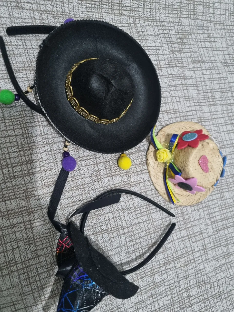 Acessórios infantis: mini chapéus temáticos