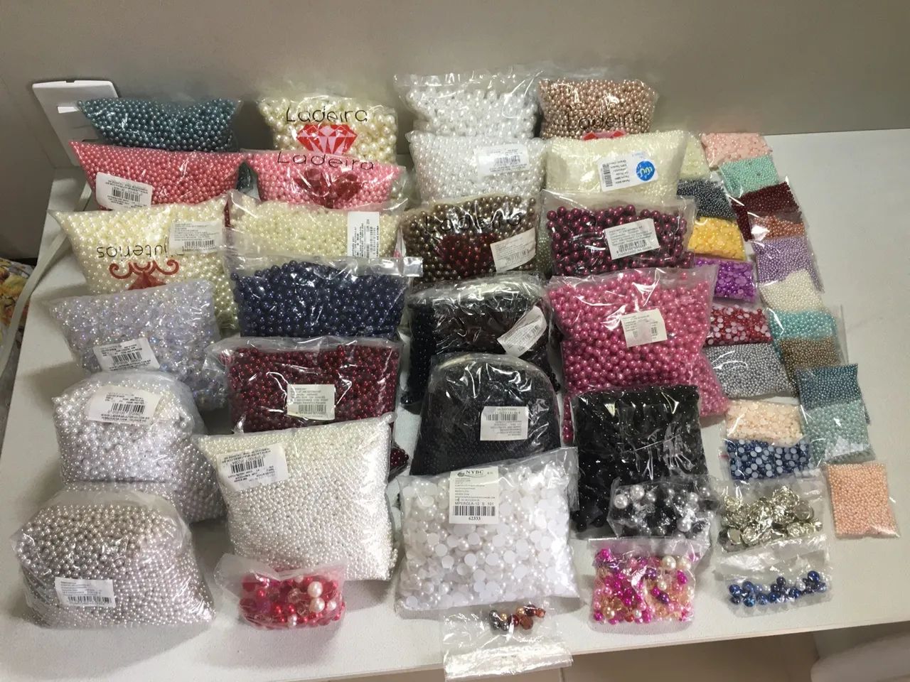 Kit completo para confecção de acessórios artesanais.