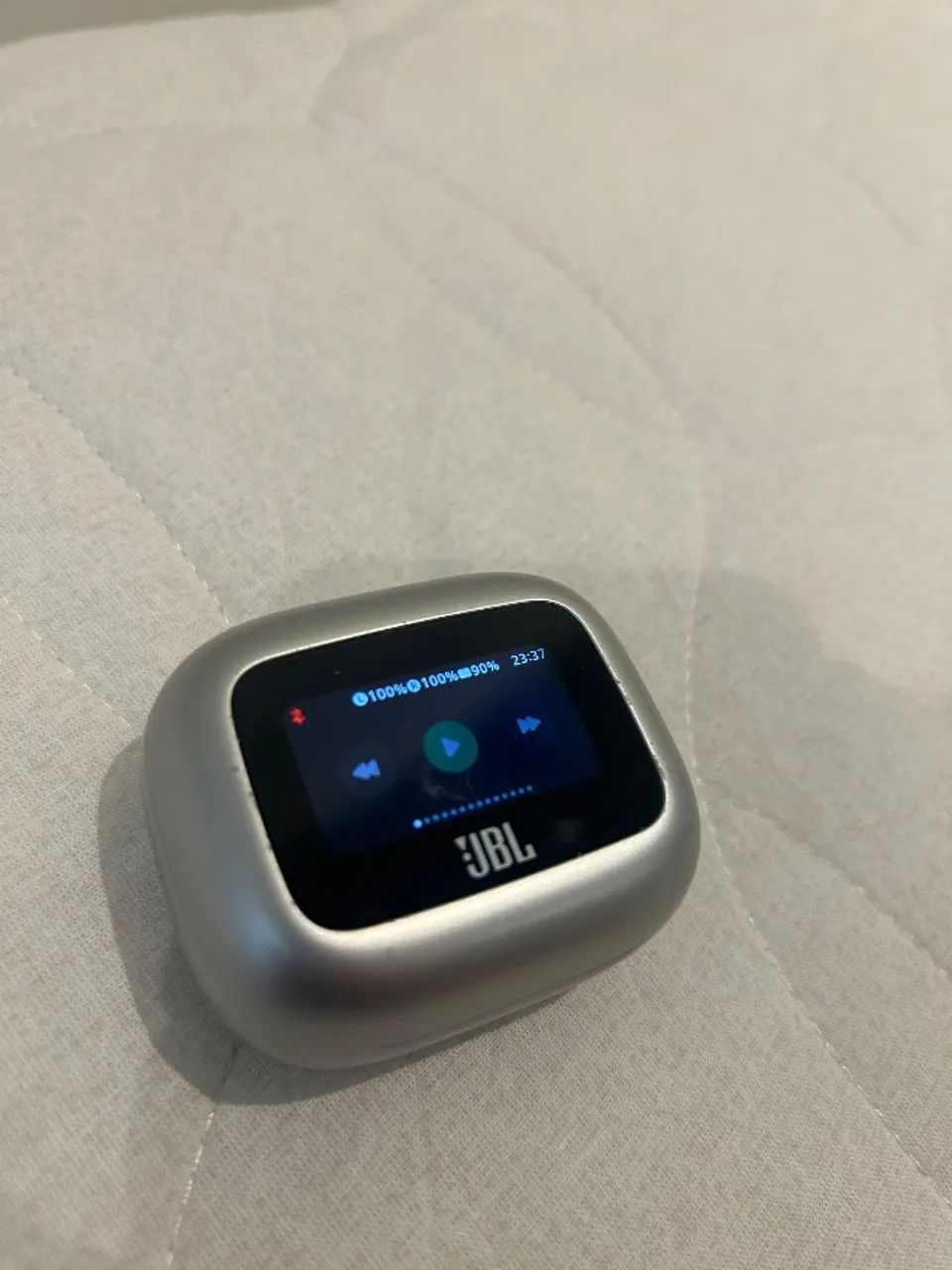 Fone de Ouvido Bluetooth JBL Live Beam 3 com tela touch 