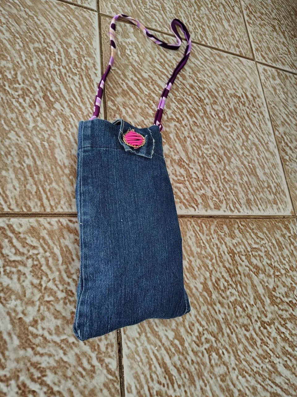 Bolsa Jeans Artesanal com Detalhes em Renda - Foto 3