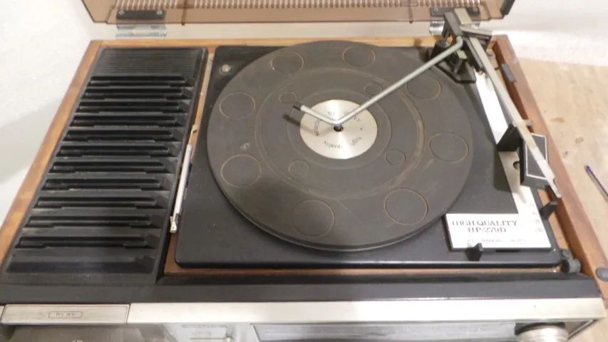 SOM ANTIGO 3X1 DA SONY MODELO HP-279D LIGANDO PRECISANDO REPAROS