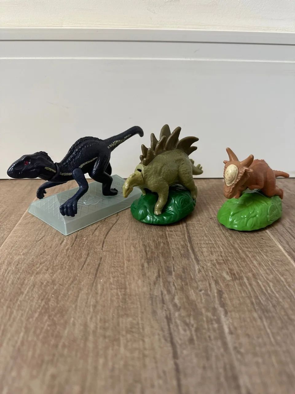 brinquedos Jurassic Park World McDonalds - 3 unidades