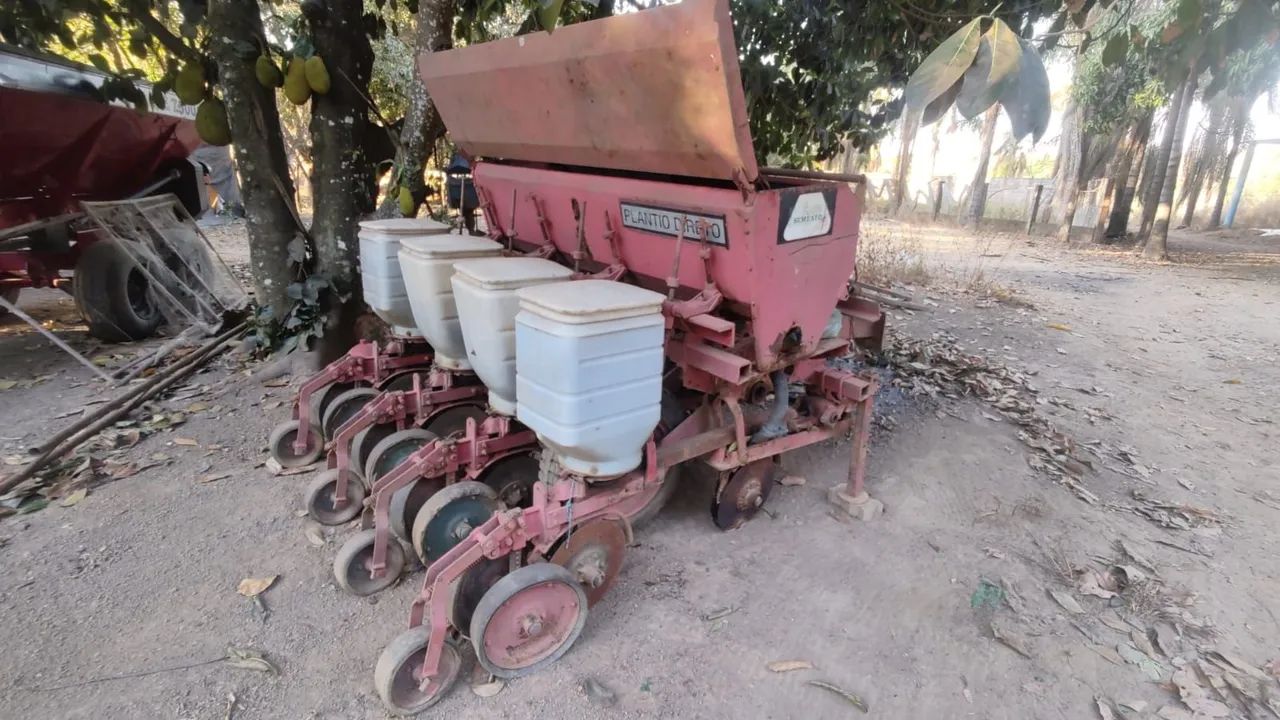 Plantadeira Milho Silagem Semeato 4 linhas - Foto 5