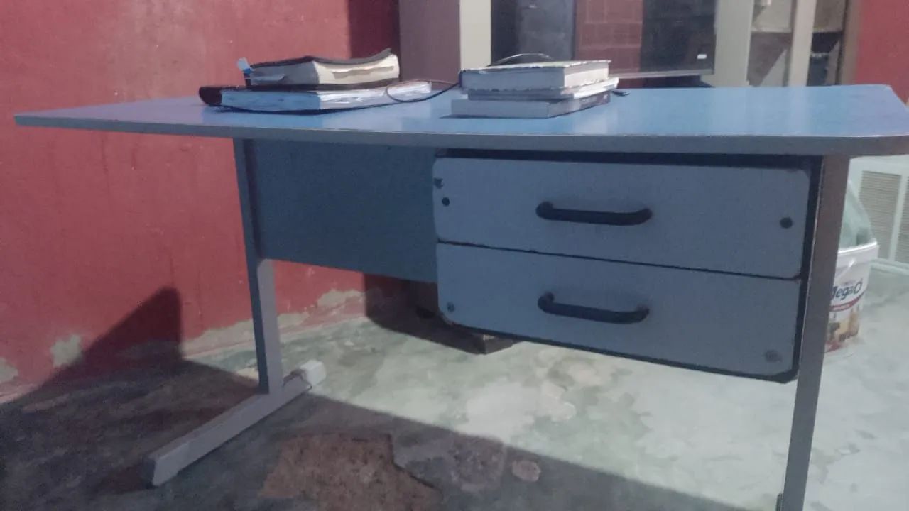 Mesa com gaveta 64209363845891120