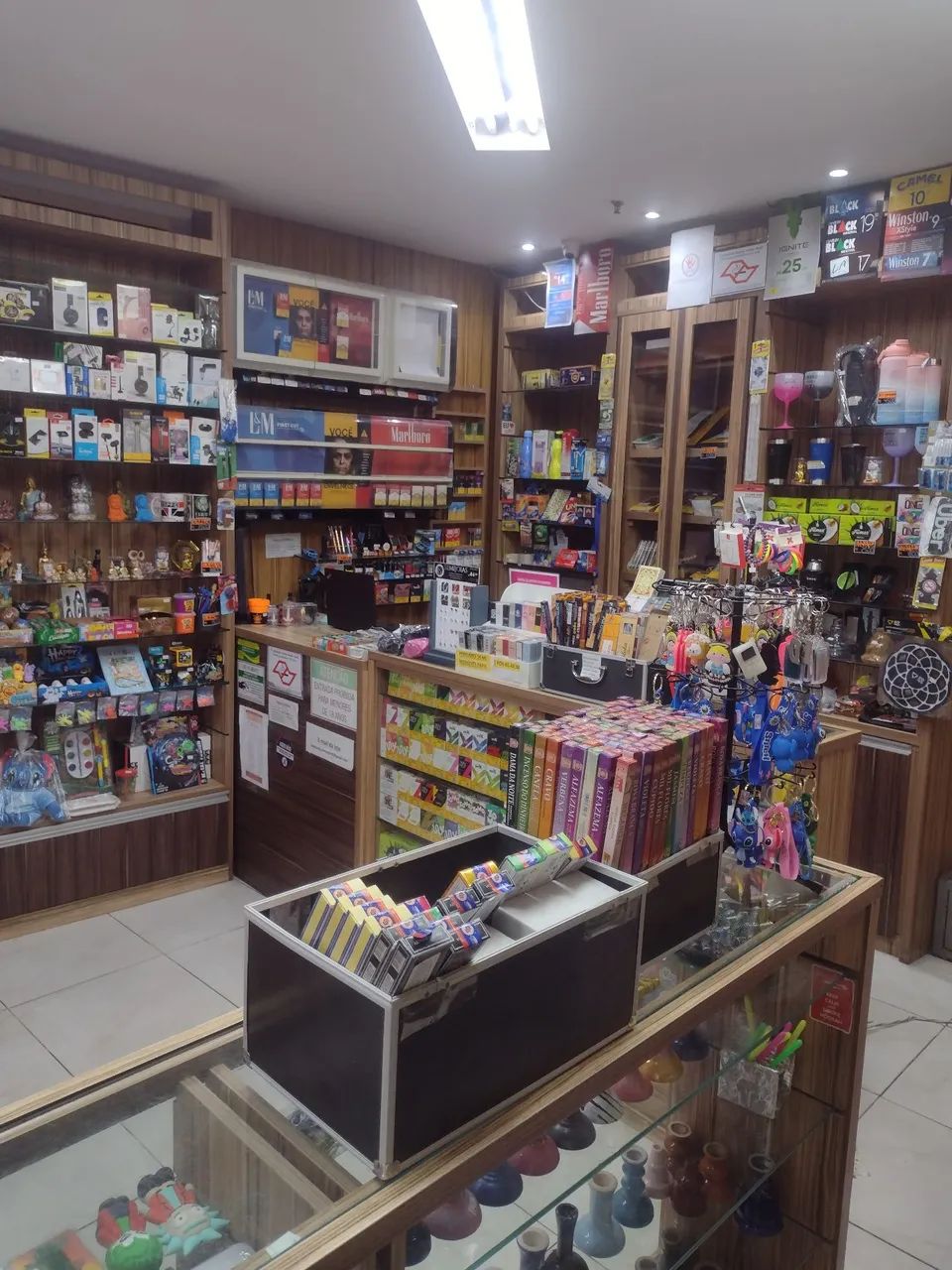 Loja Presentes e Artigos de Tabacaria - Confinada em Galeria 