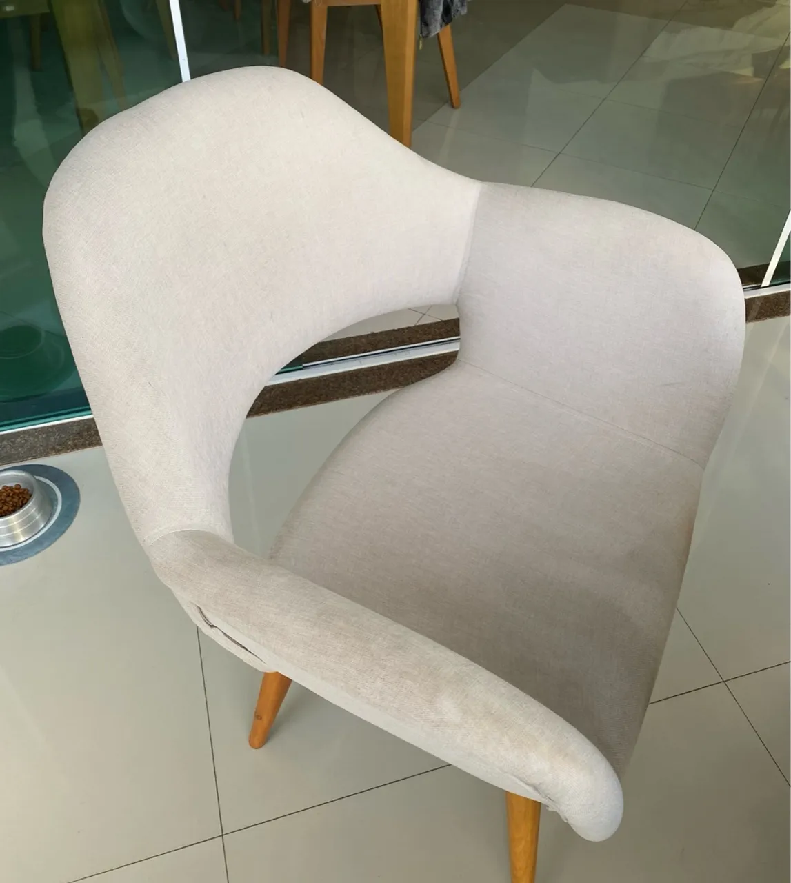 Cadeira Decorativa Moderna com Design Curvado