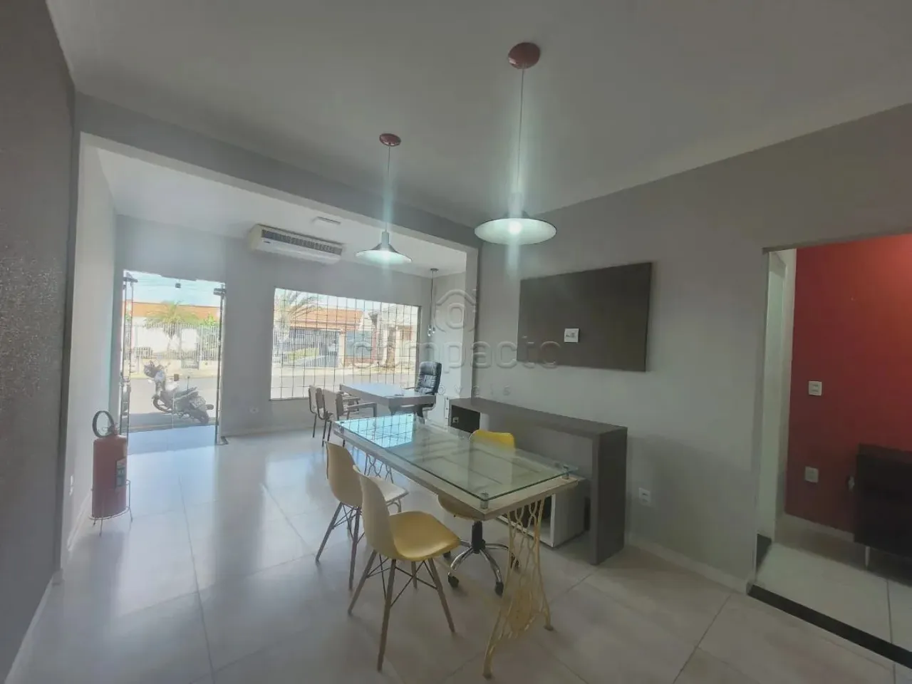 Sala ampla para aluguel possui 70 metros quadrados - Bosque da Felicidade.