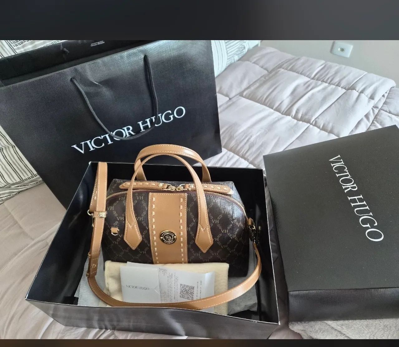 Bolsa Victor Hugo Fleur al coleção 2025