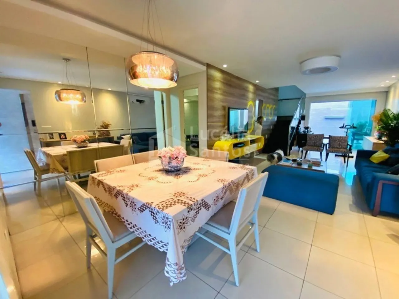 Casa duplex à Venda no Condomínio Jardim Montevidéu