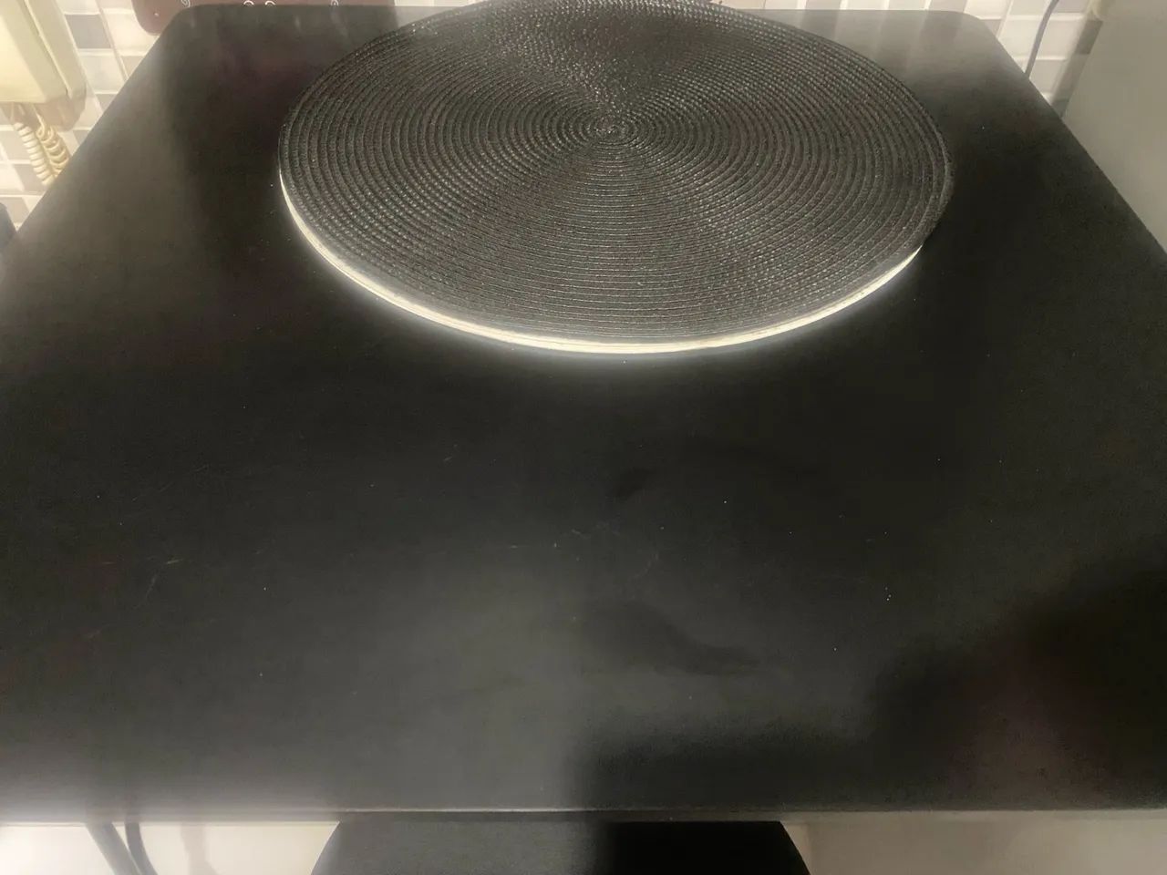 Mesa com duas cadeiras 