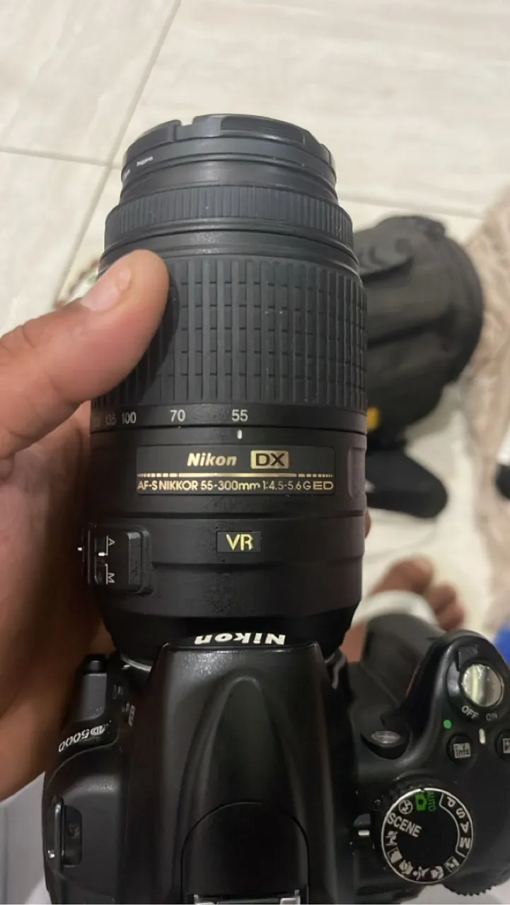 Câmera DSLR Nikon D5000 com Lente 55-300mm