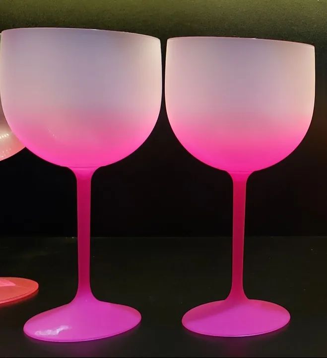 Taça de Gin Rosa Jateada com Degradê