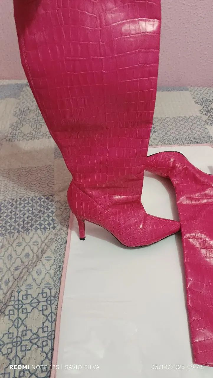 Bota rosa cano longo semi nova Calçados Grageru, Aracaju
