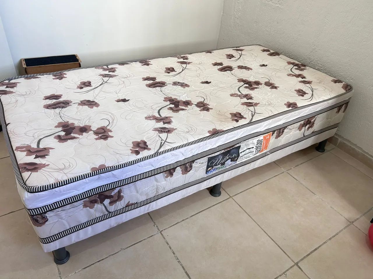 Cama box com colchão solteiro  conjugado,  super conservado. - Foto 4