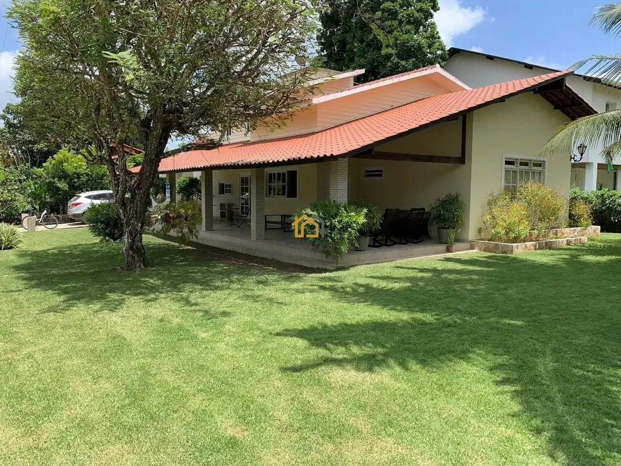 Vendo casa linda no Condomínio Casa Grande de Aldeia, km 14, com 4 quartos (1 suíte) e mui