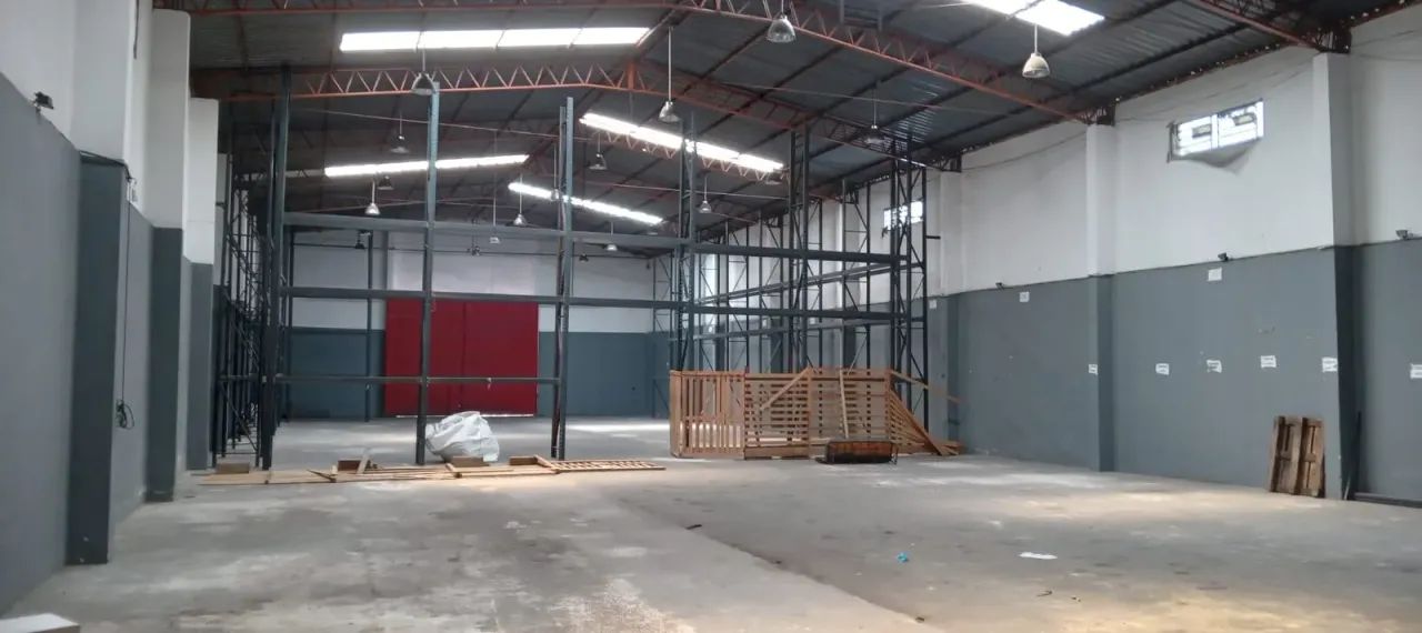 Aluga-se Galpão 1000 m² c duas frentes, Próx. Ponta Negra! - Foto 4