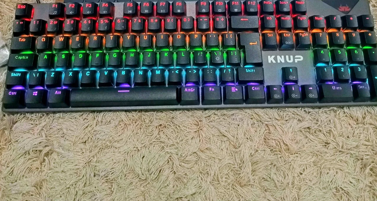 Teclado Gamer RGB Mecânico KNUP