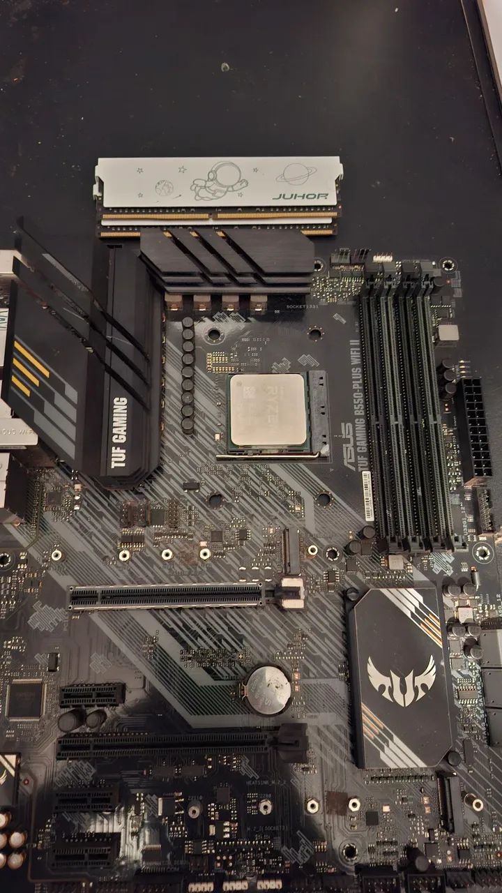 Placa-mãe AM4 ASUS TUF Gaming B550-Plus WIFI II, processador 5700x