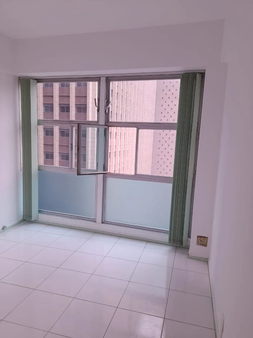 CENTRO - JORGE ALMIR  - VENDE OU ALUGA - SALA/CONSULTÓRIO - Foto 3