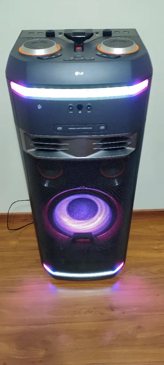 Caixa de Som LG XBOOM - Som Potente e Iluminação Vibrante