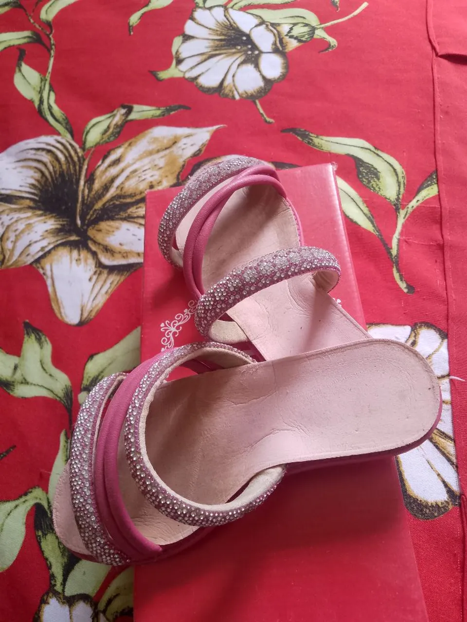 Sandália Rosa com Strass - Elegância nos seus pés!