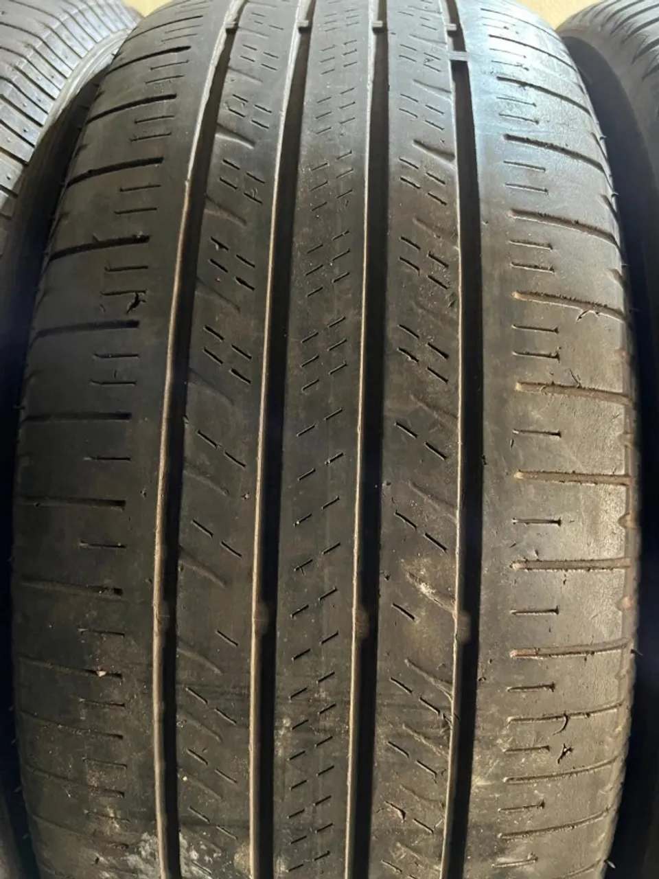 Pneu 225/55/18 Goodyer Meia vida útil