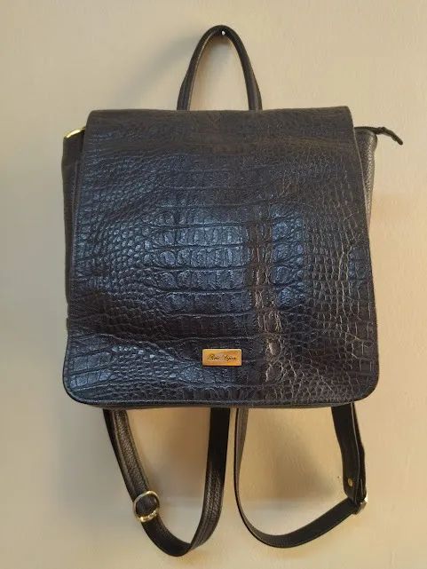MOCHILA PRETA FEMININA DE COURO LEGÍTIMO MARCA REI DIJON