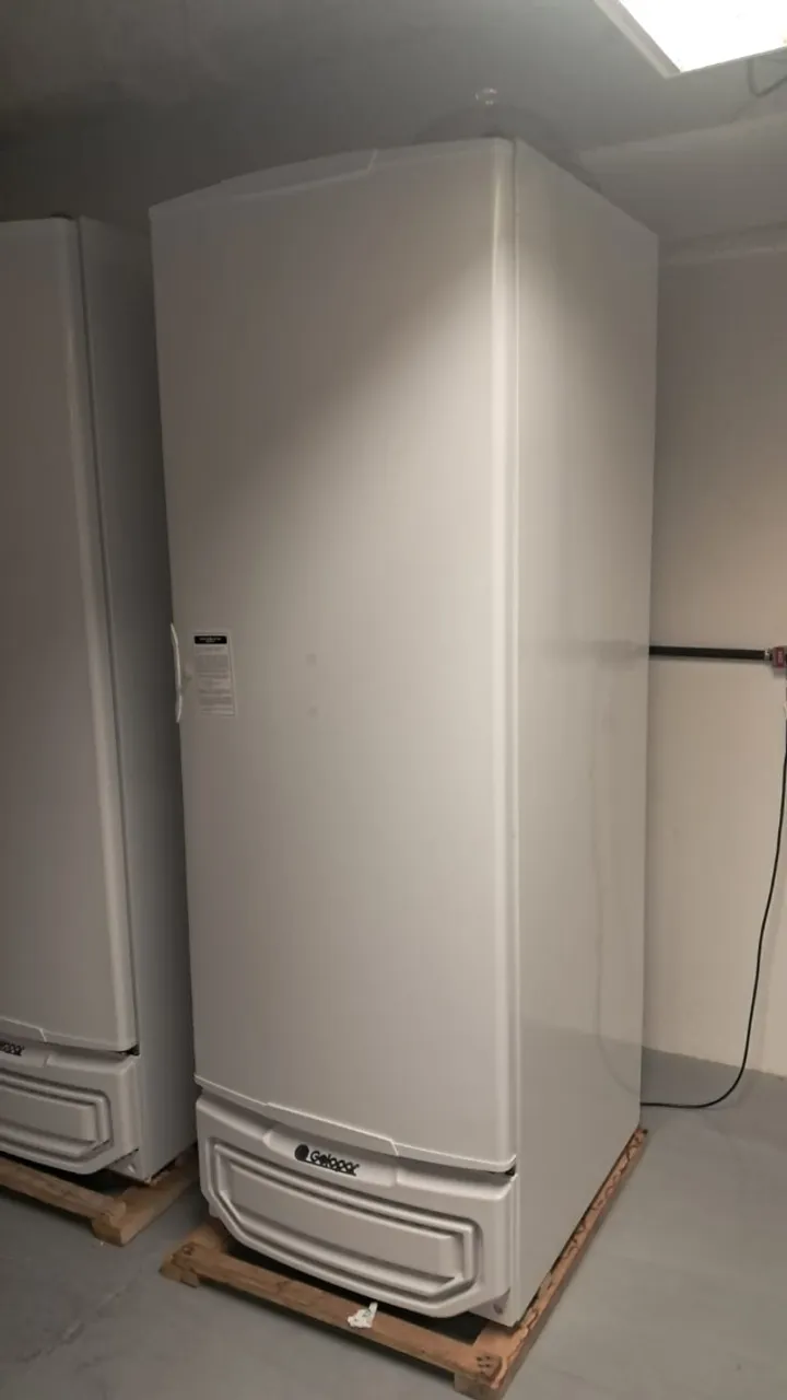 Freezer Vertical Gelopar Semi Novo
