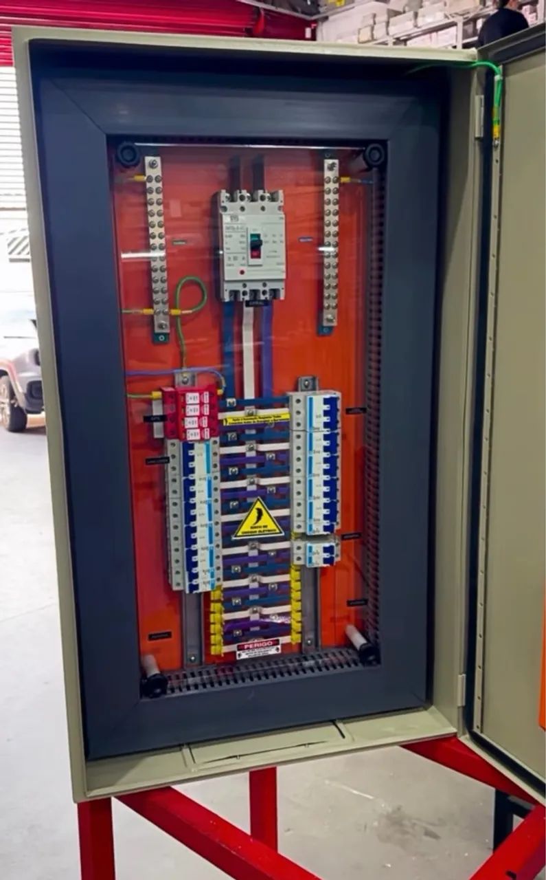Quadro de Distribuição para Instalações Elétricas63824085336579124
