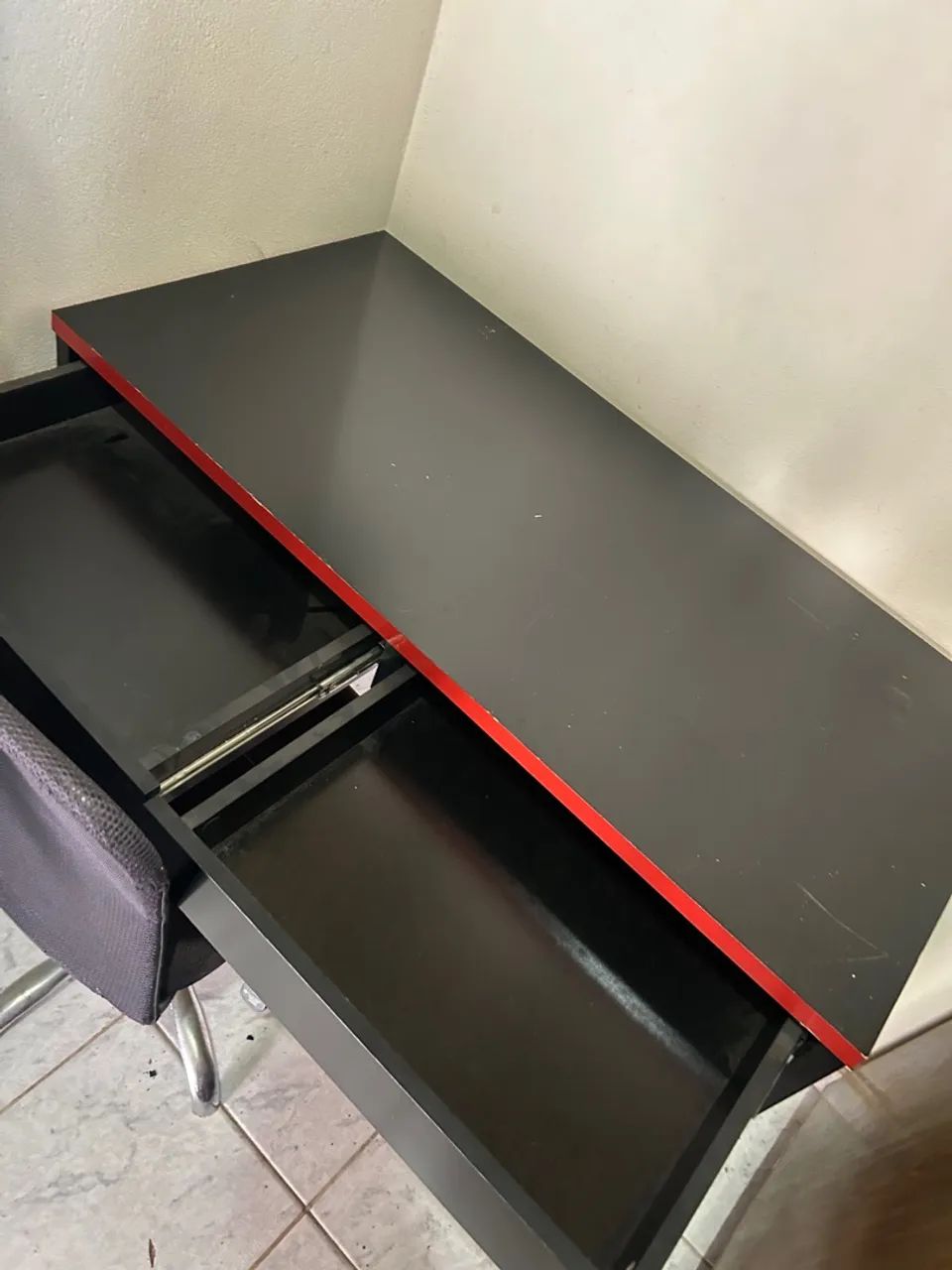 Mesa Gamer Preta com Detalhe Vermelho - Foto 2