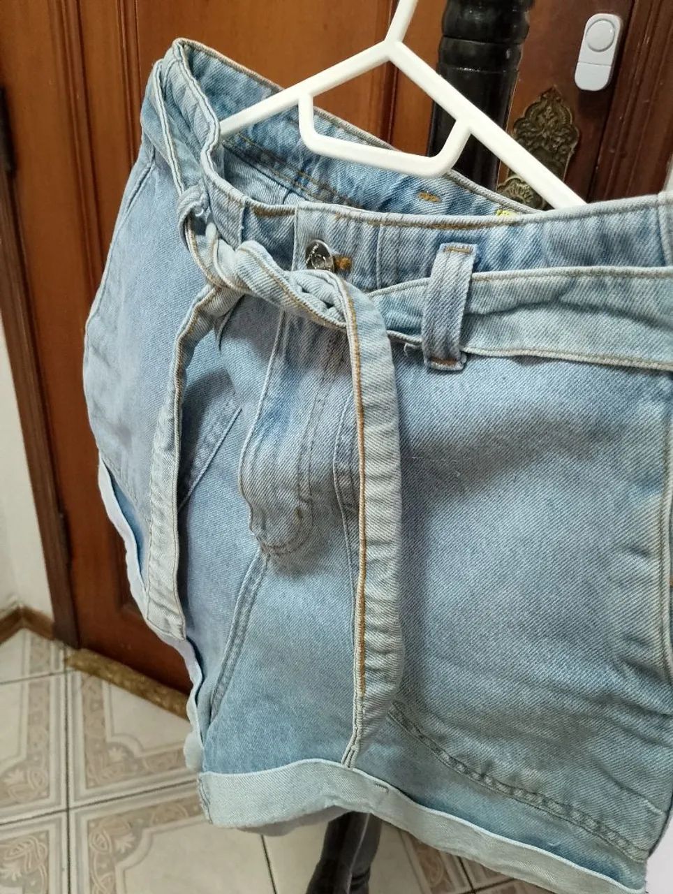 Shorts Jeans com Cinto.NOVISSIMO DE EXCELENTE QUALIDADE E ESTADO  - Foto 3