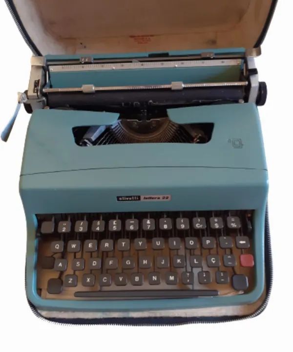 Máquina de escrever Olivetti Lettera 22