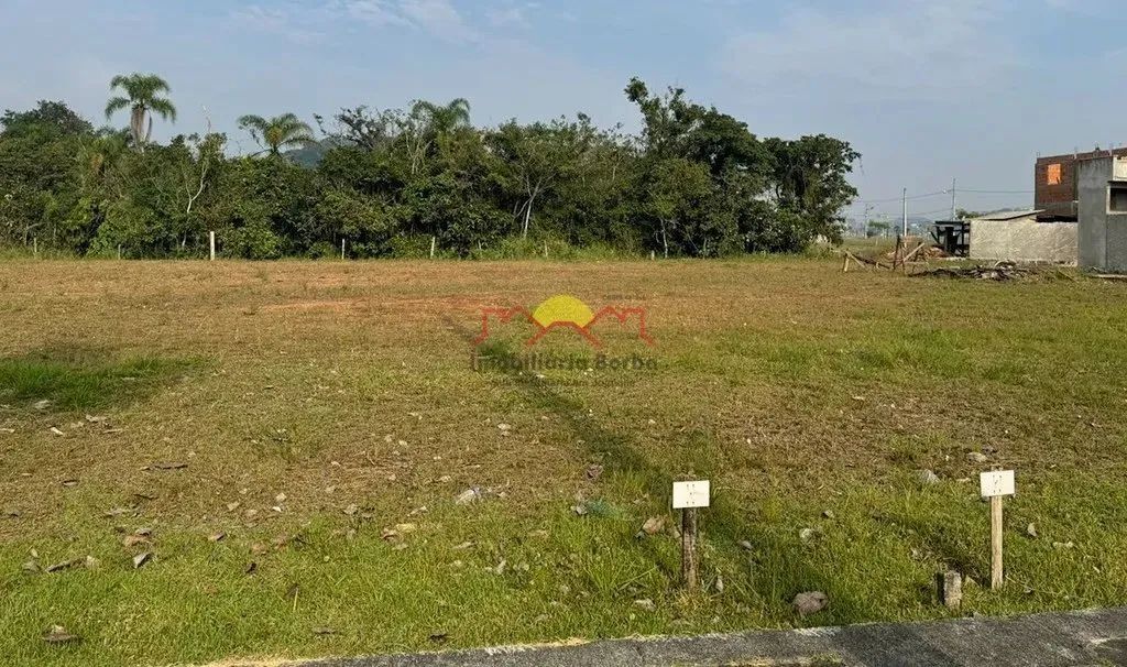 Terreno com Área Total de 387,46 m² no Ecovalle