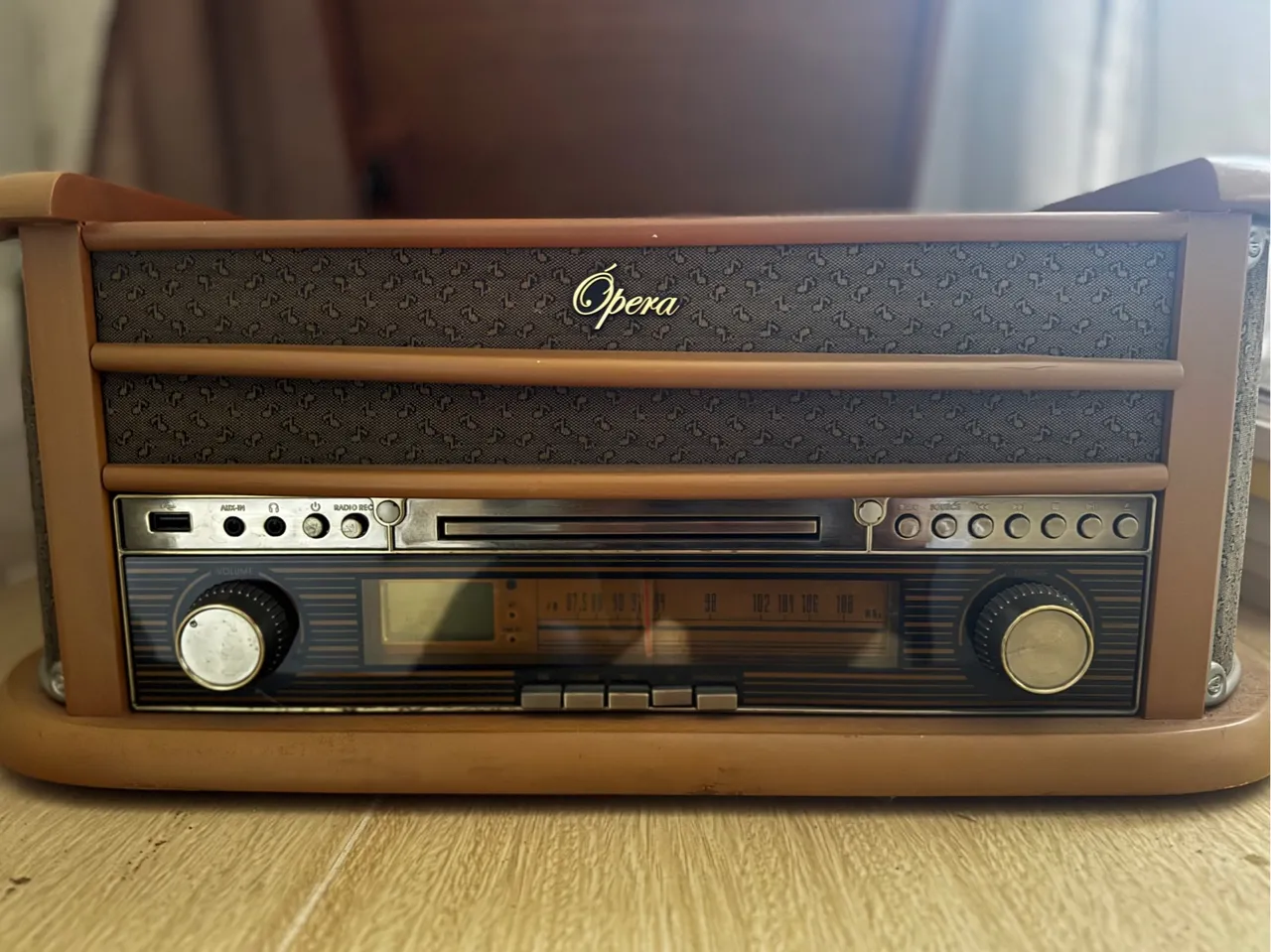 Rádio Vitrola Opera - Retrô e Elegante