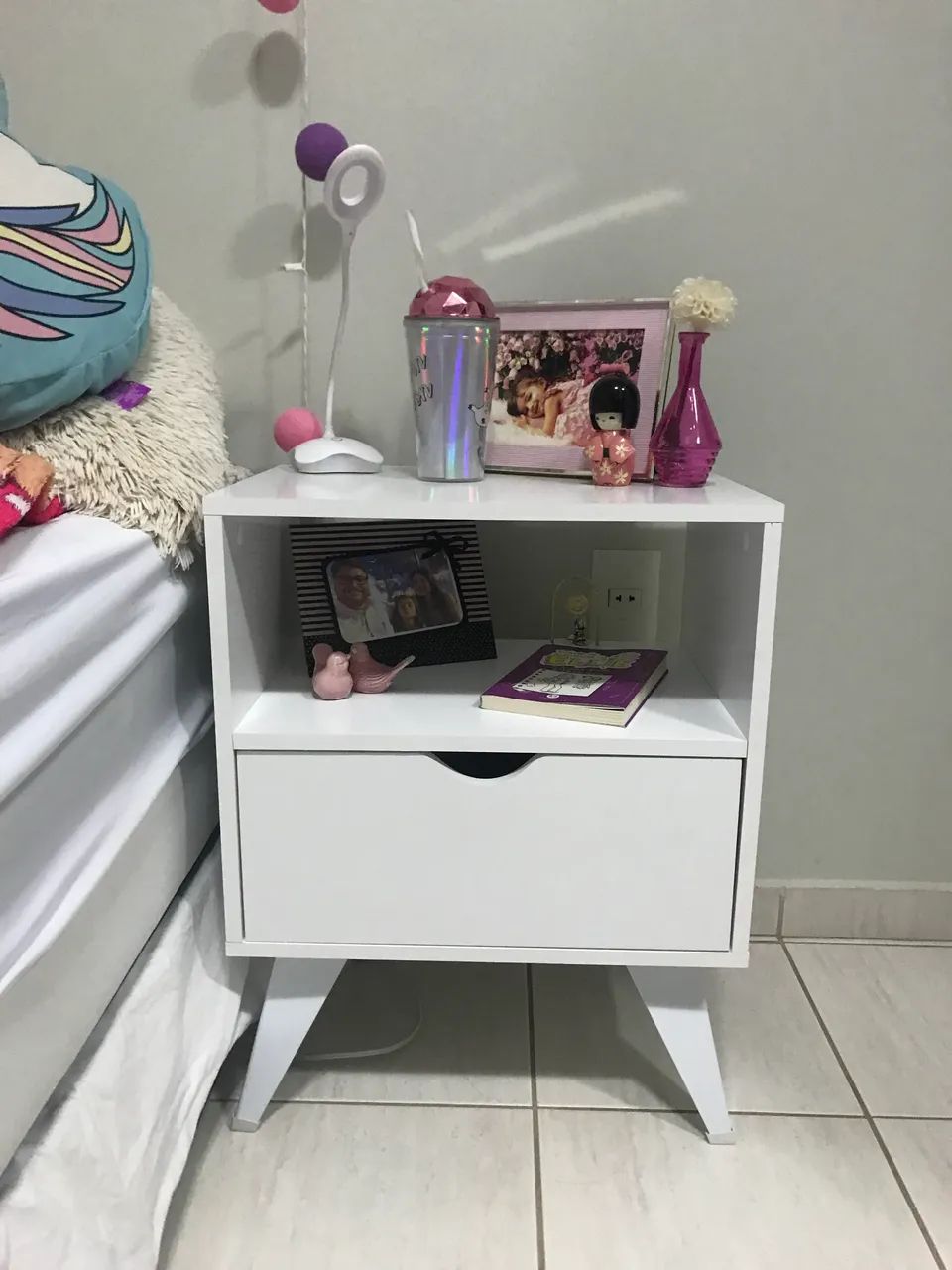 Mesinha cabeceira branca 