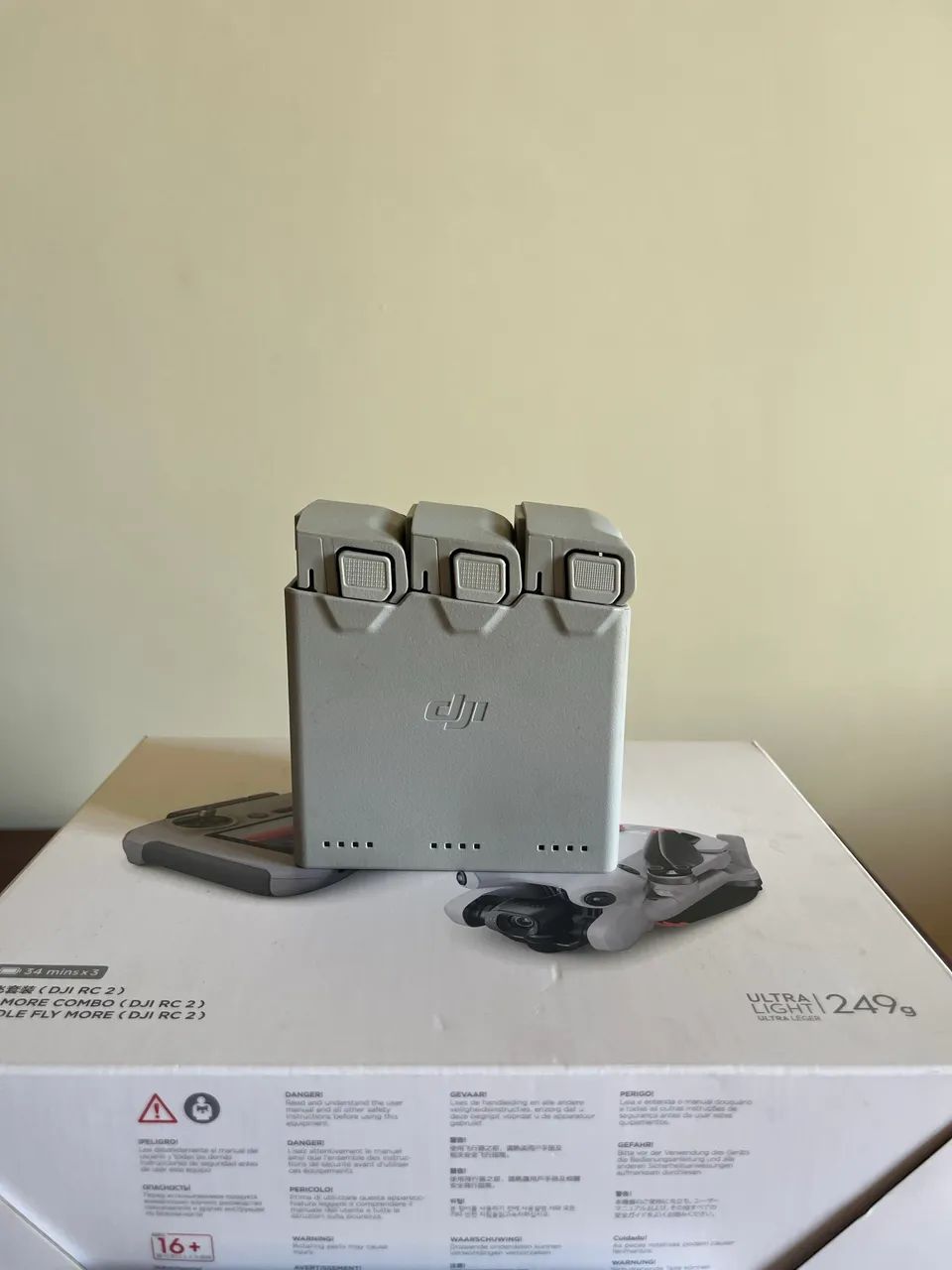 DJI MINI 4 PRO FLY MORE COMBO - CONTROLE COM TELA - IMPECÁVEL - Foto 3