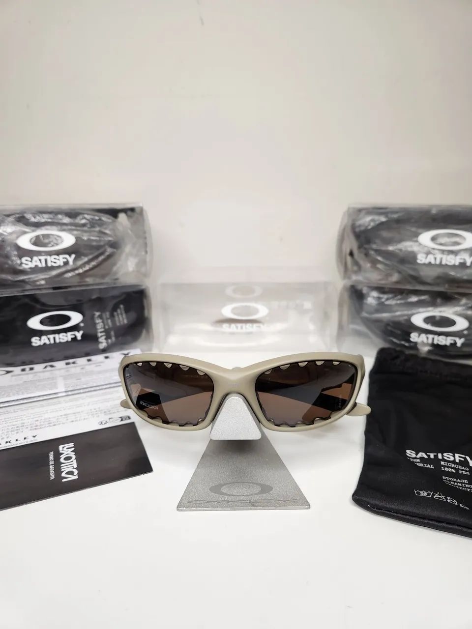 Oakley Satisfy Running Straight Jacket Bege - Acessórios