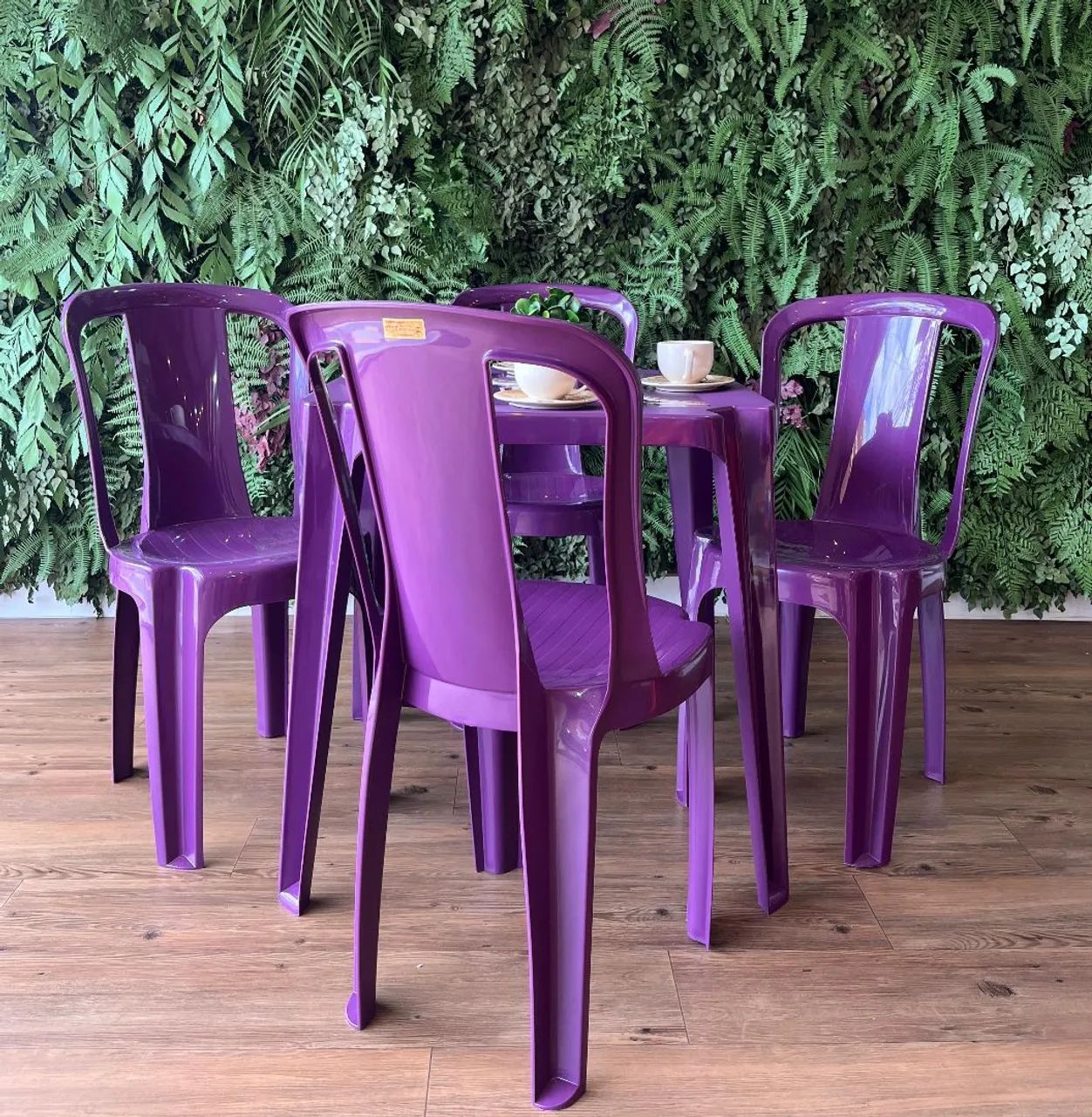 Jogo de mesa e cadeiras plástica cor lilás - Foto 2