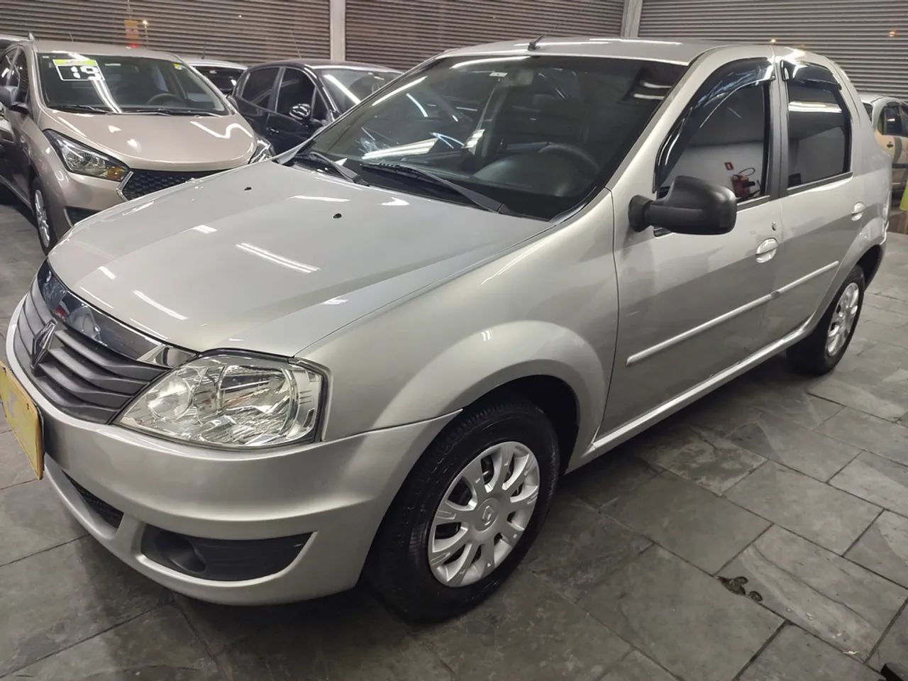 Renault Logan Expression Hi-flex 1.6 8V 4P 2013 - Foto 2
