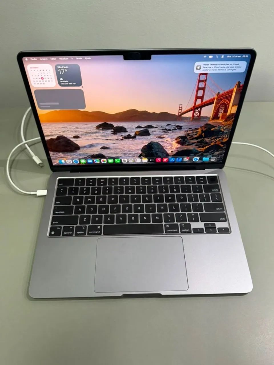 MacBook Air M2, 16GB de ram e 512GB de SSD. 