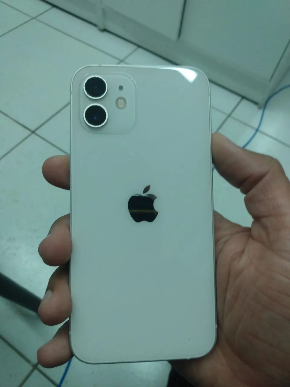 Vendo ou Troco iPhone 12 64gb Branco - Foto 4