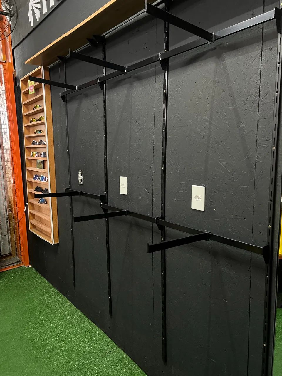 Expositor de parede para loja 16 peças 